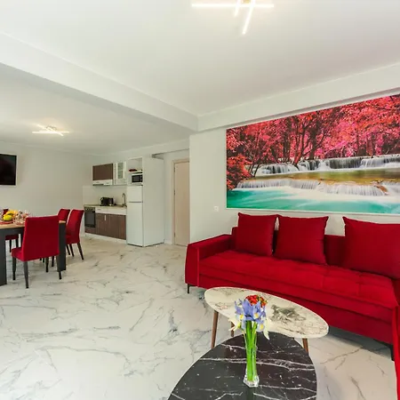 Enevi Guest Houses-къщи за гости еневи サンダンスキ