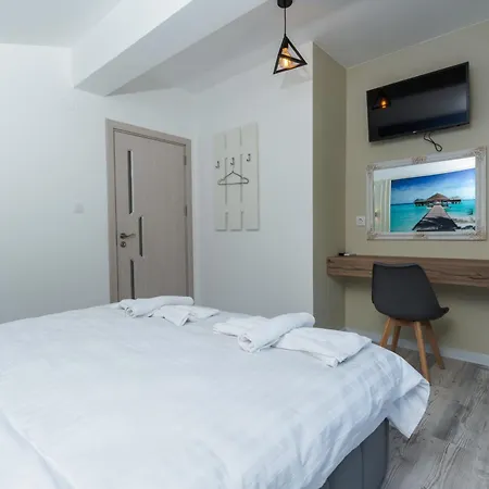 فيلة Enevi Guest Houses-къщи за гости еневи