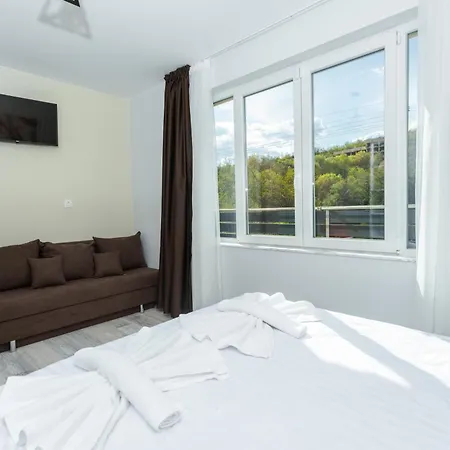 Enevi Guest Houses-къщи за гости еневи