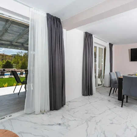 فيلة Enevi Guest Houses-къщи за гости еневи
