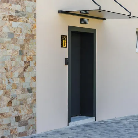 فيلة Enevi Guest Houses-къщи за гости еневи