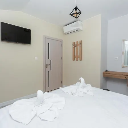 Enevi Guest Houses-къщи за гости еневи