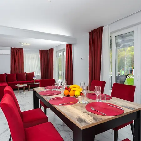 빌라 Enevi Guest Houses-къщи за гости еневи 산단스키