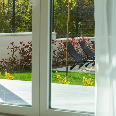 فيلة Enevi Guest Houses-къщи за гости еневи