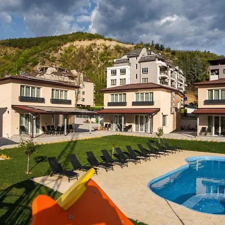 빌라 Enevi Guest Houses-къщи за гости еневи 산단스키