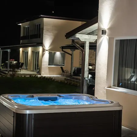 Enevi Guest Houses-къщи за гости еневи فيلة ساندانسكي