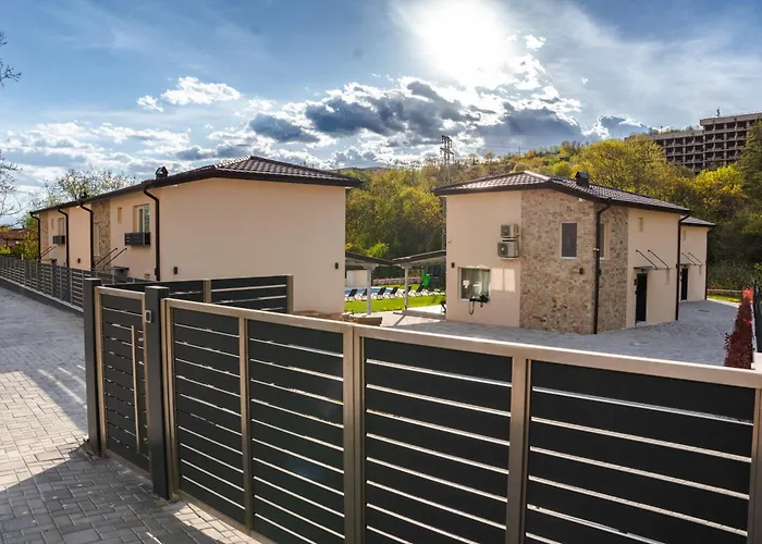 Enevi Guest Houses-къщи за гости еневи